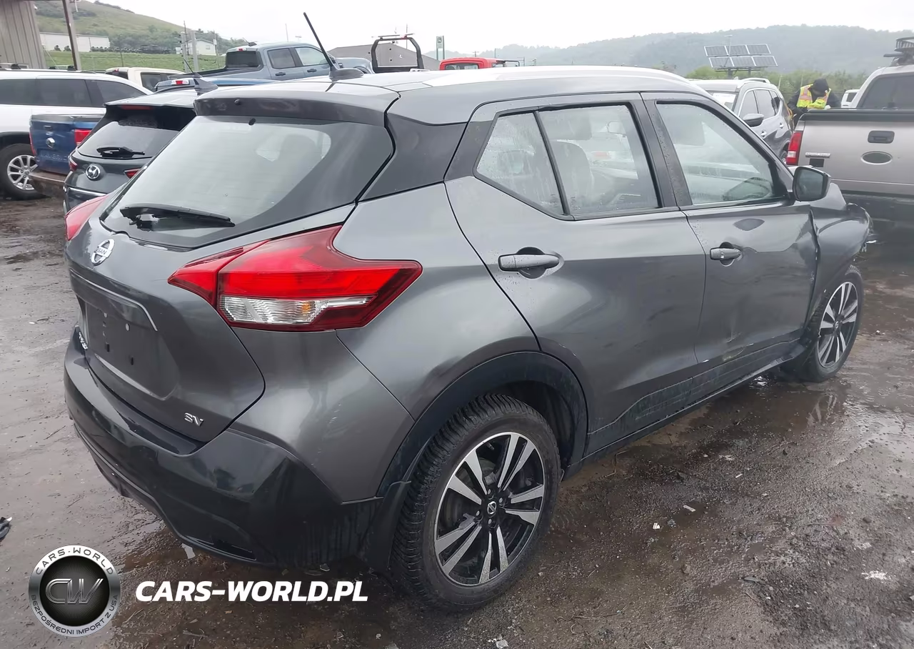 2018 Nissan Kicks Sv VIN:3N1CP5CU4JL503719 - 4