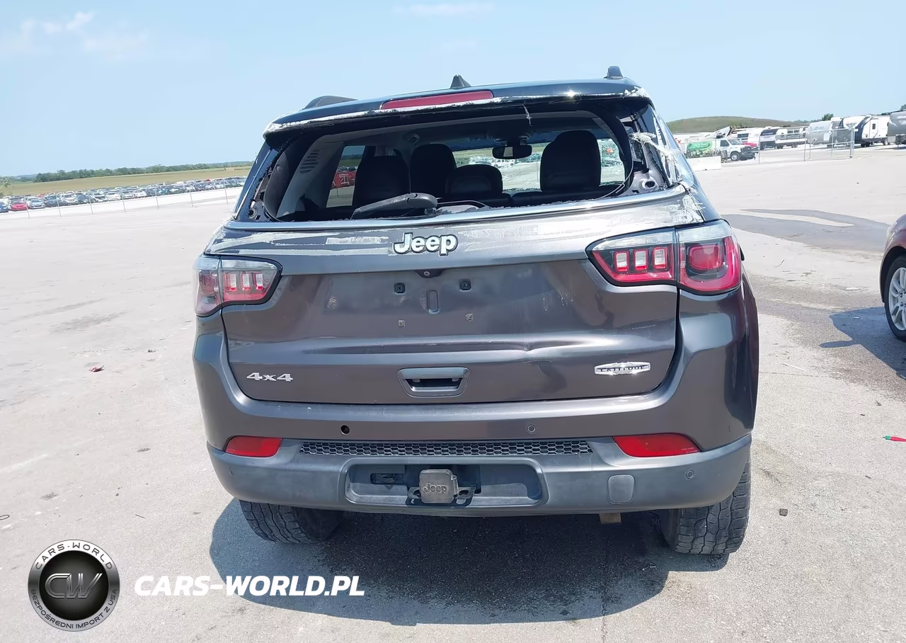 2018 Jeep Compass Latitude 4X4 VIN:3C4NJDBB6JT261436 - 16