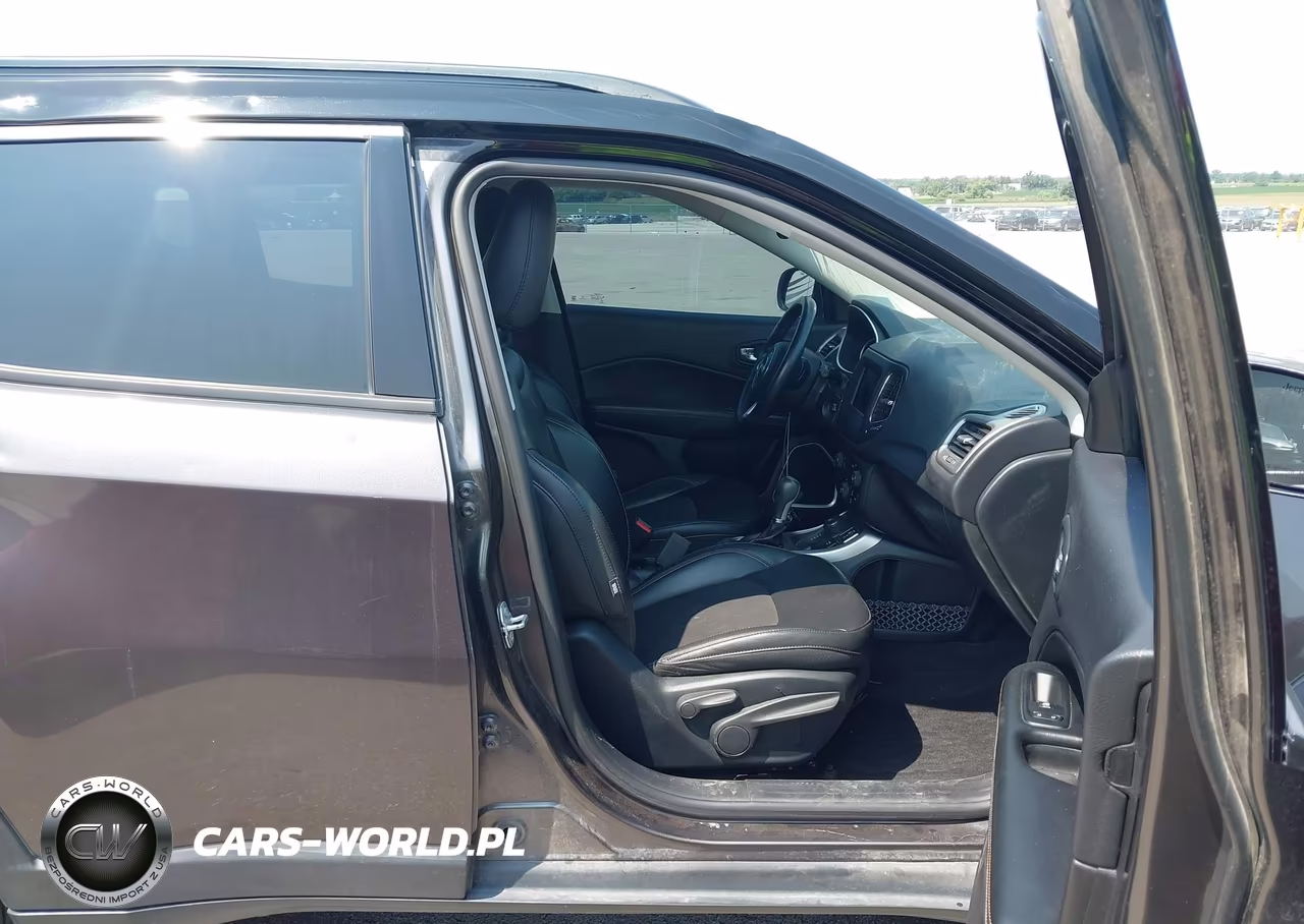 2018 Jeep Compass Latitude 4X4 VIN:3C4NJDBB6JT261436 - 5