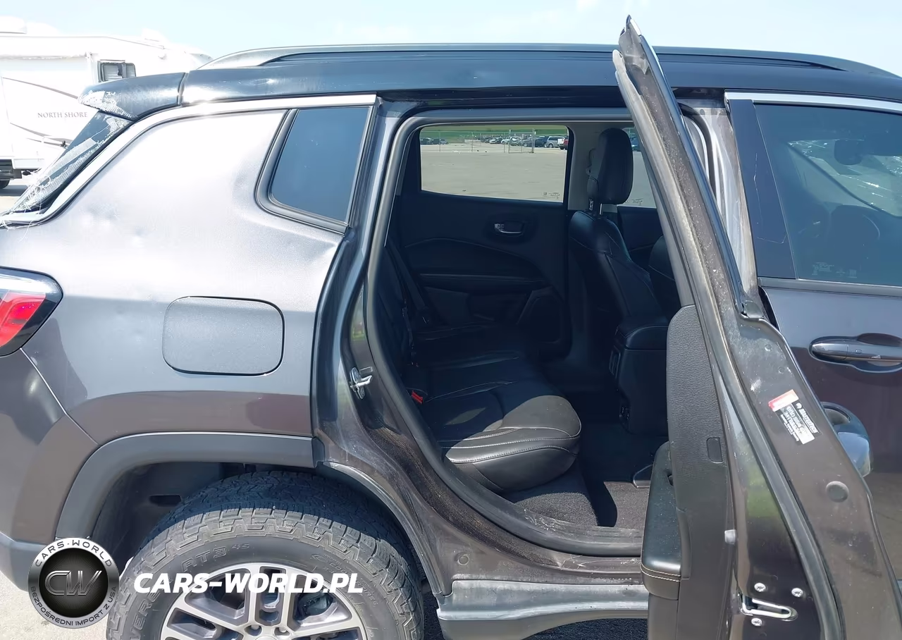 2018 Jeep Compass Latitude 4X4 VIN:3C4NJDBB6JT261436 - 8