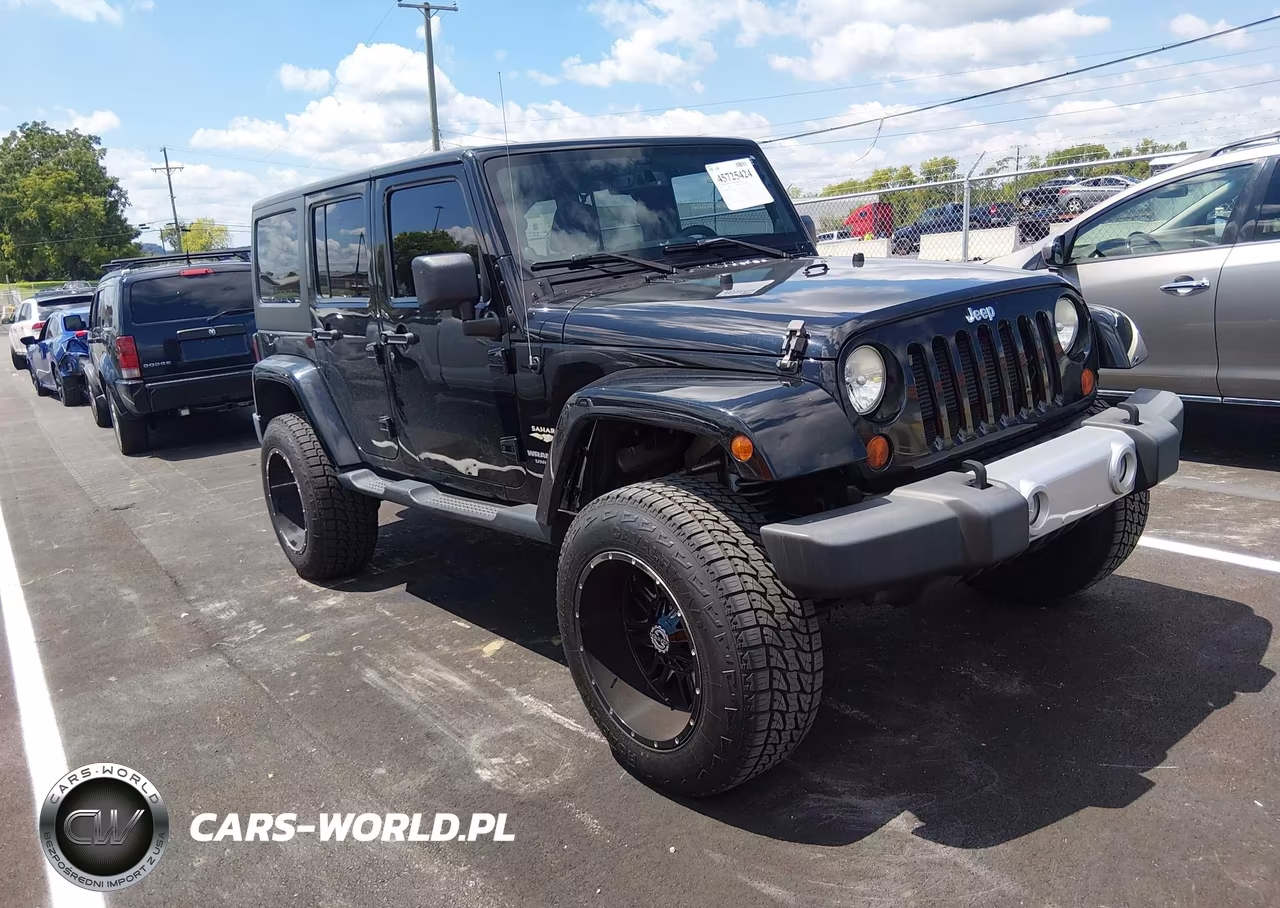 2013 Jeep Wrangler Unlimited Sahara – zdjęcie 1 z 15