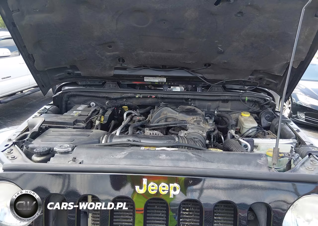 2013 Jeep Wrangler Unlimited Sahara VIN:1C4BJWEG6DL697077 - 10
