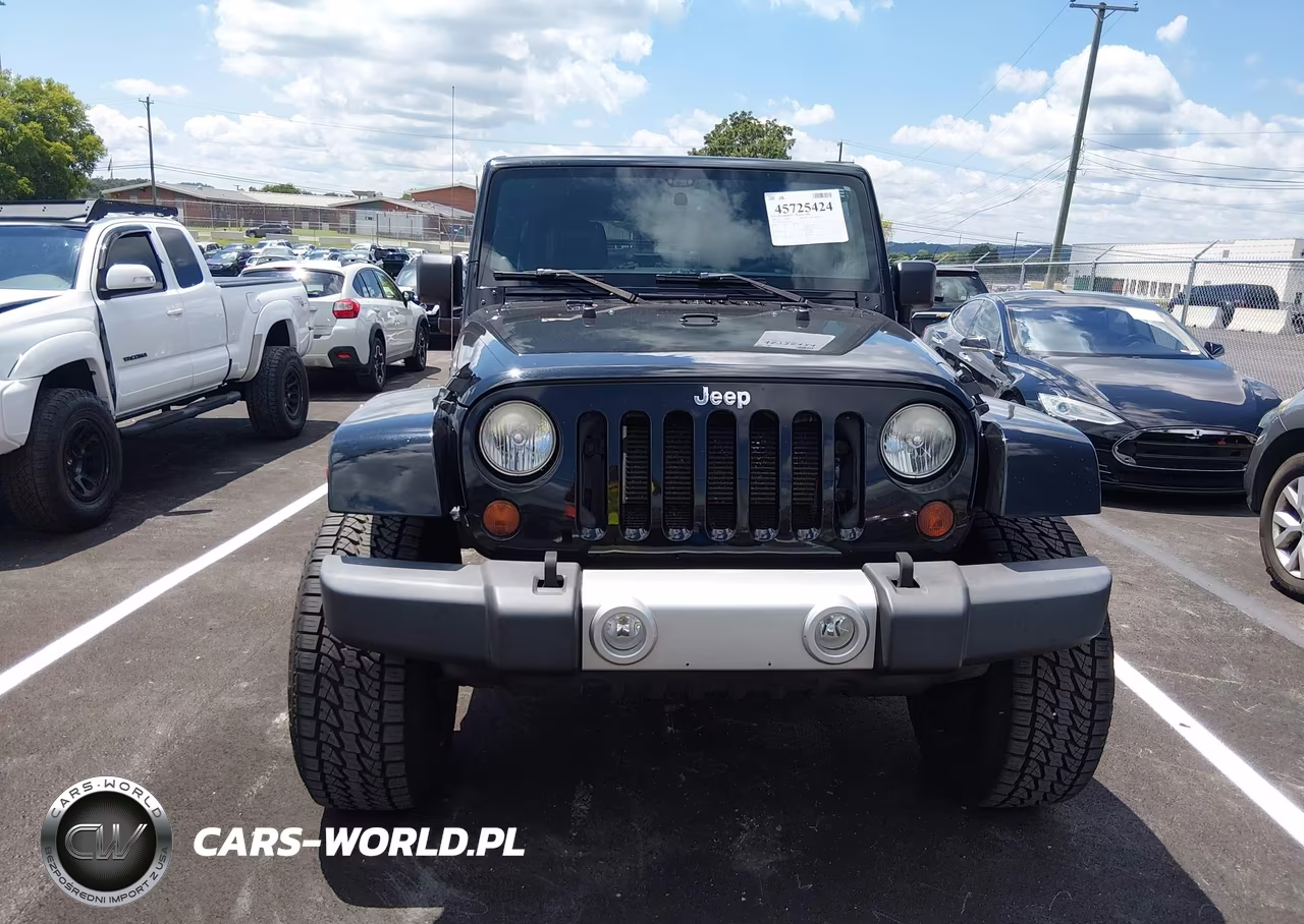 2013 Jeep Wrangler Unlimited Sahara VIN:1C4BJWEG6DL697077 - 11