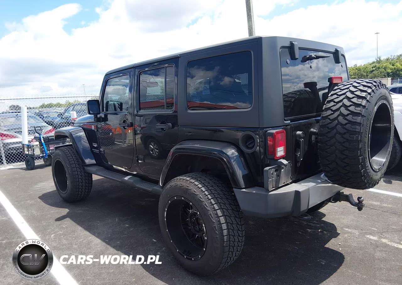 2013 Jeep Wrangler Unlimited Sahara VIN:1C4BJWEG6DL697077 - 13