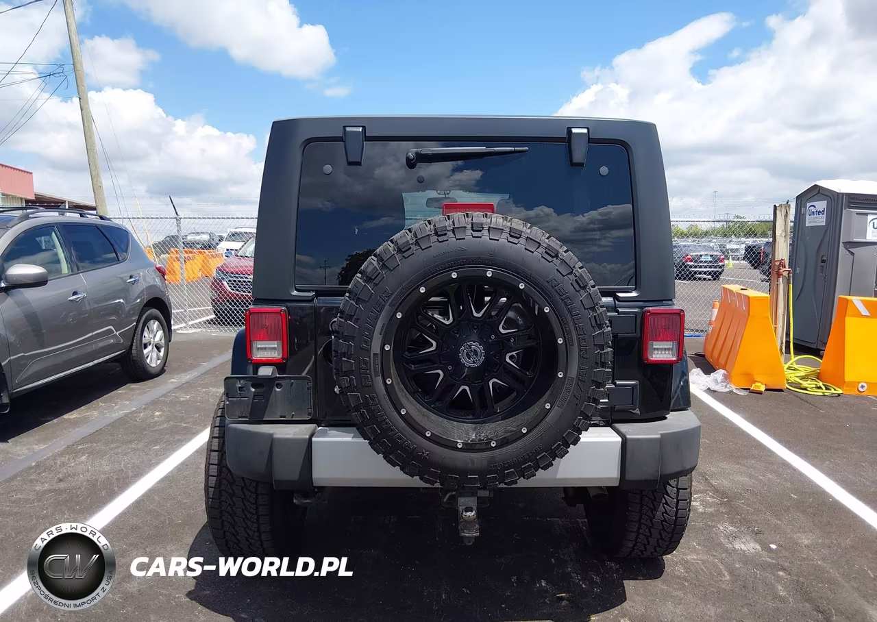 2013 Jeep Wrangler Unlimited Sahara VIN:1C4BJWEG6DL697077 - 15