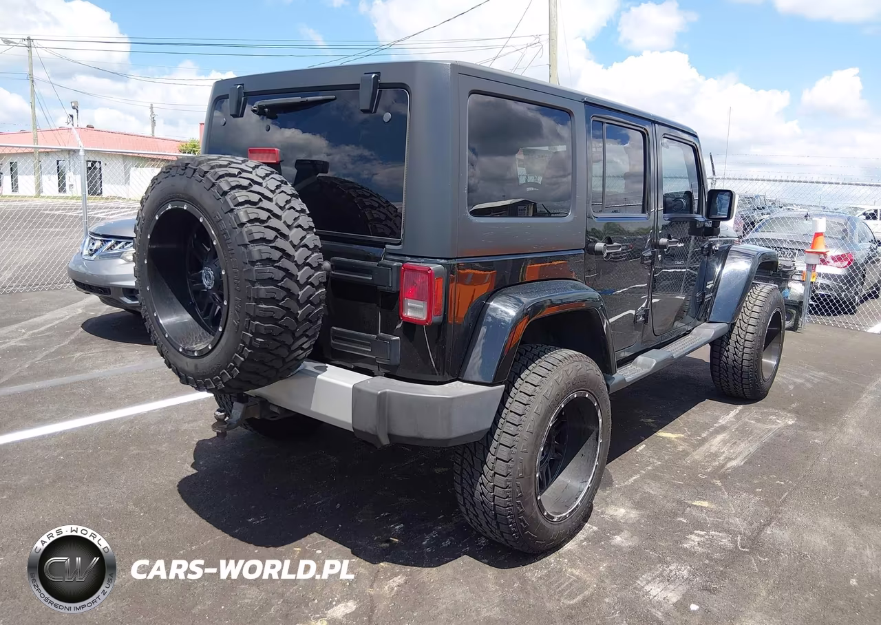 2013 Jeep Wrangler Unlimited Sahara VIN:1C4BJWEG6DL697077 - 4
