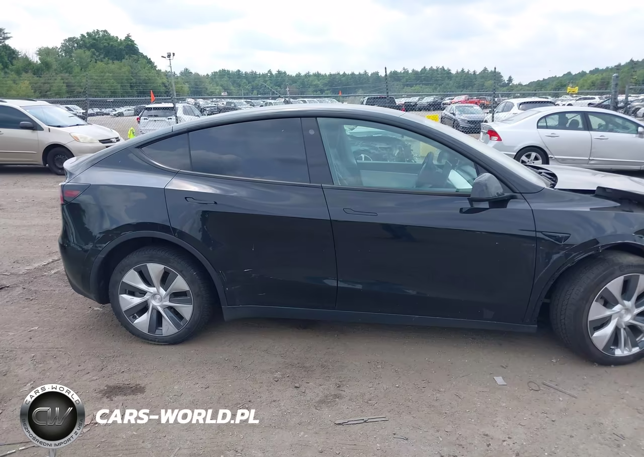 2022 Tesla Model Y Long Range Dual Motor All-Wheel Drive VIN:7SAYGDEE2NF313749 - 13