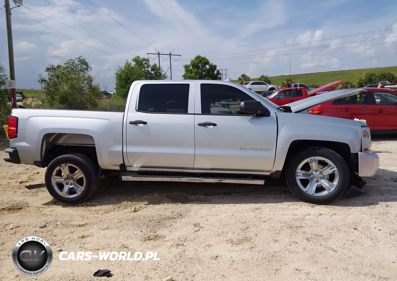 2018 Chevrolet Silverado 1500 Custom VIN:3GCPCPEC7JG610329 - 14
