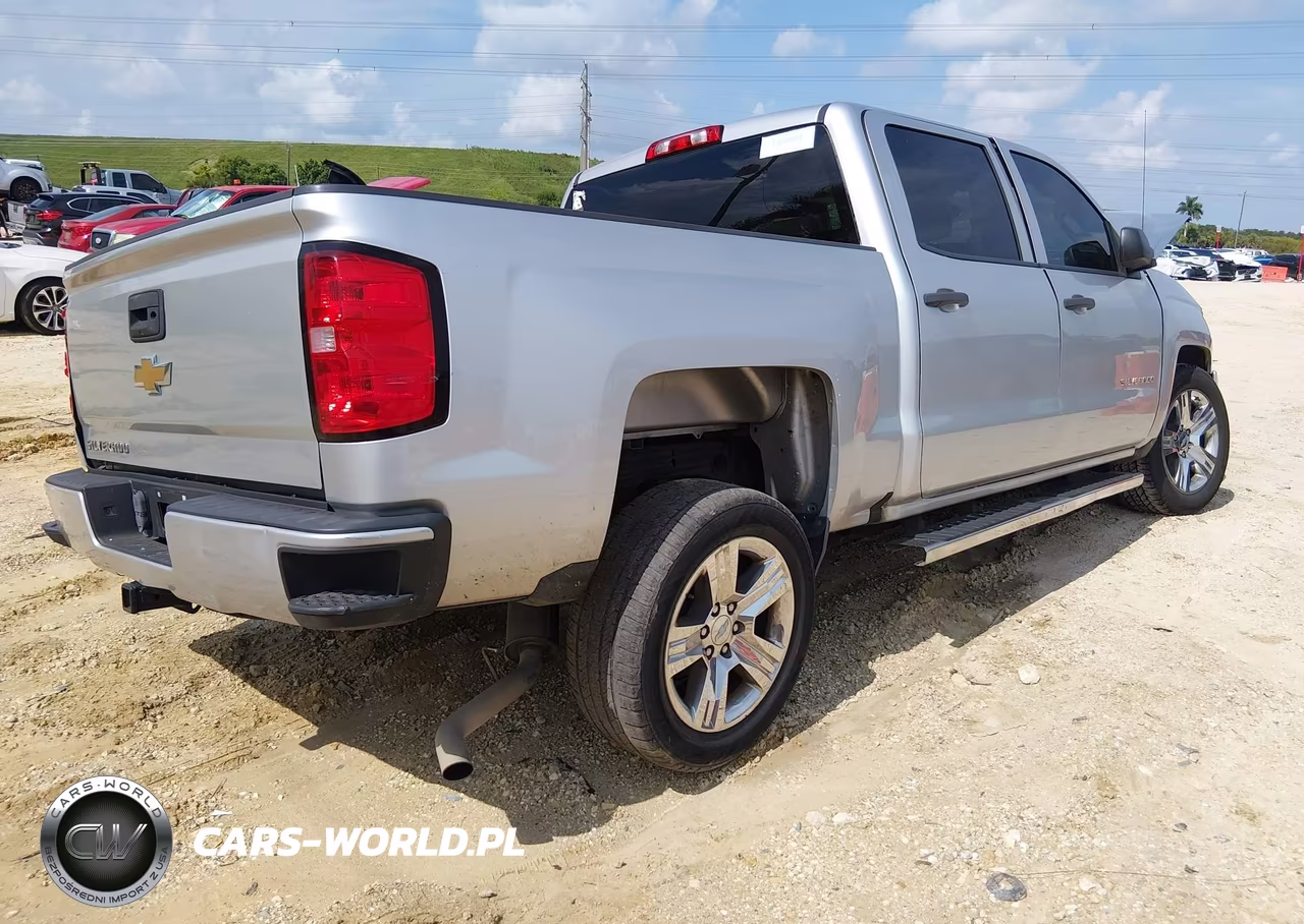 2018 Chevrolet Silverado 1500 Custom VIN:3GCPCPEC7JG610329 - 4