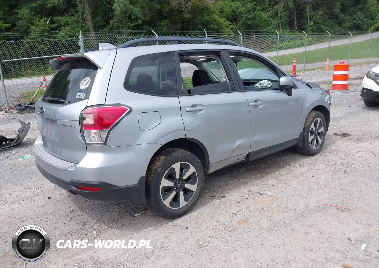 2018 Subaru Forester 2.5I Premium VIN:JF2SJAGC0JH457438 - 4
