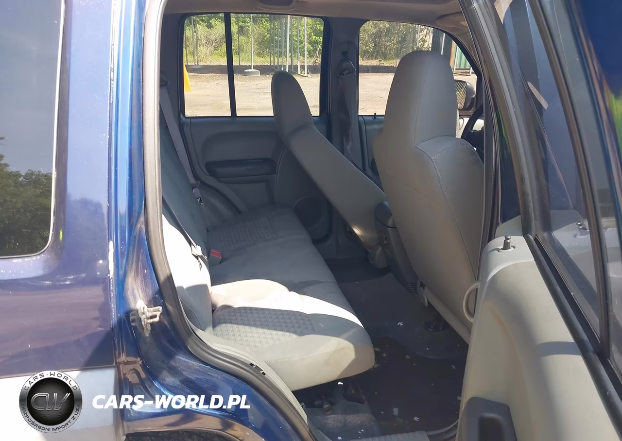 2006 Jeep Liberty Sport VIN:1J4GL48KX6W285325 - 8