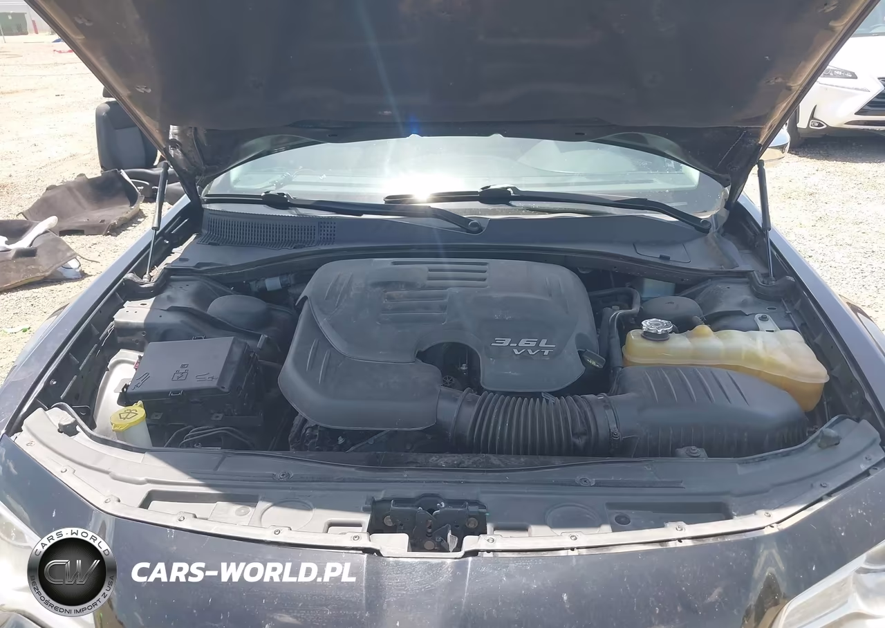 2019 Chrysler 300 Touring VIN:2C3CCAAG4KH501093 - 10
