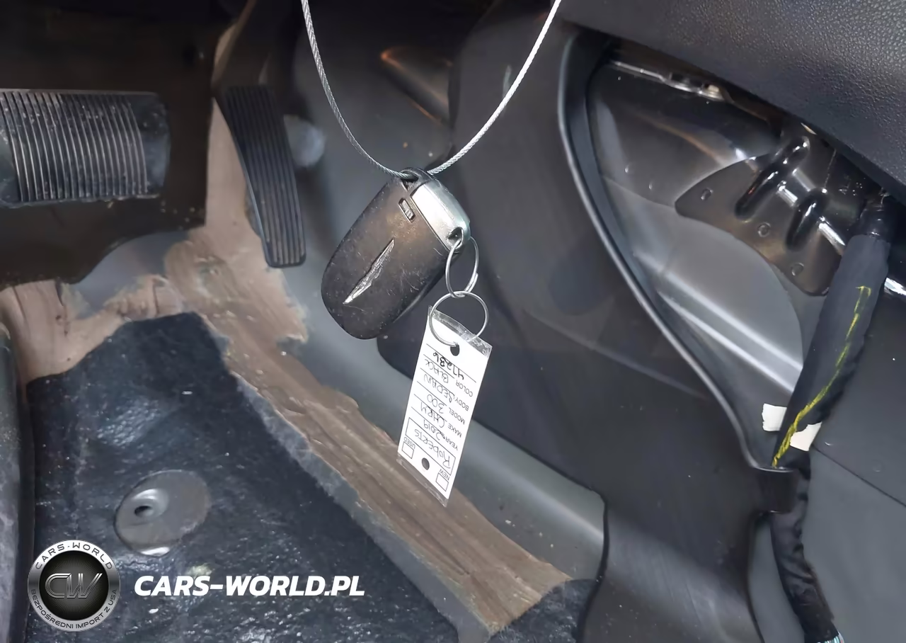 2019 Chrysler 300 Touring VIN:2C3CCAAG4KH501093 - 11