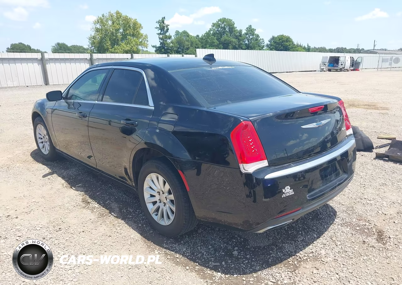2019 Chrysler 300 Touring VIN:2C3CCAAG4KH501093 - 3