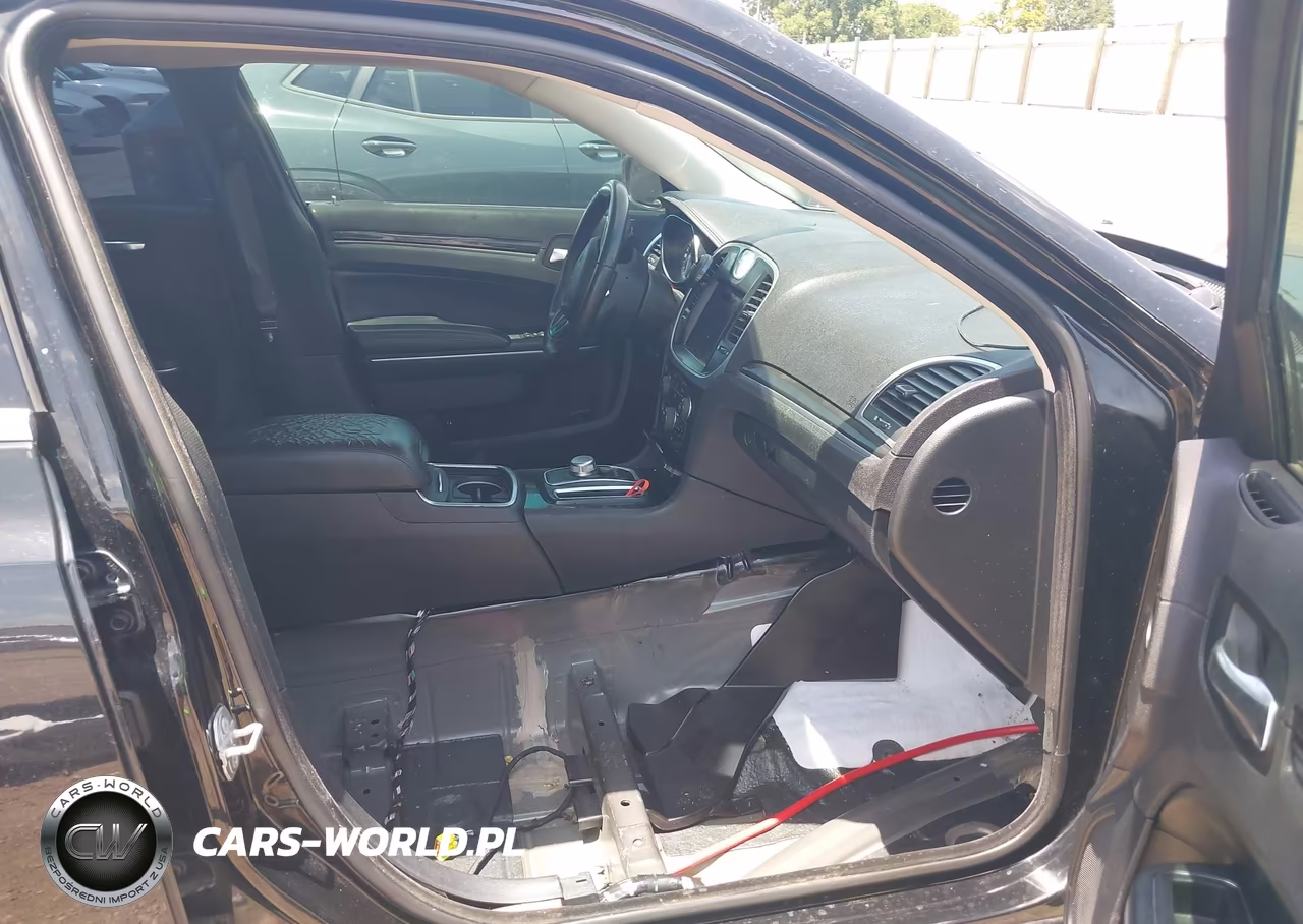 2019 Chrysler 300 Touring VIN:2C3CCAAG4KH501093 - 5