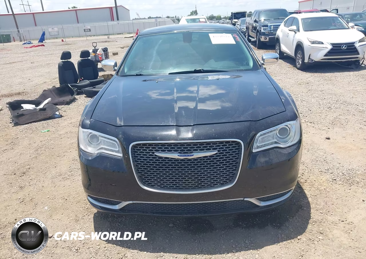 2019 Chrysler 300 Touring VIN:2C3CCAAG4KH501093 - 6