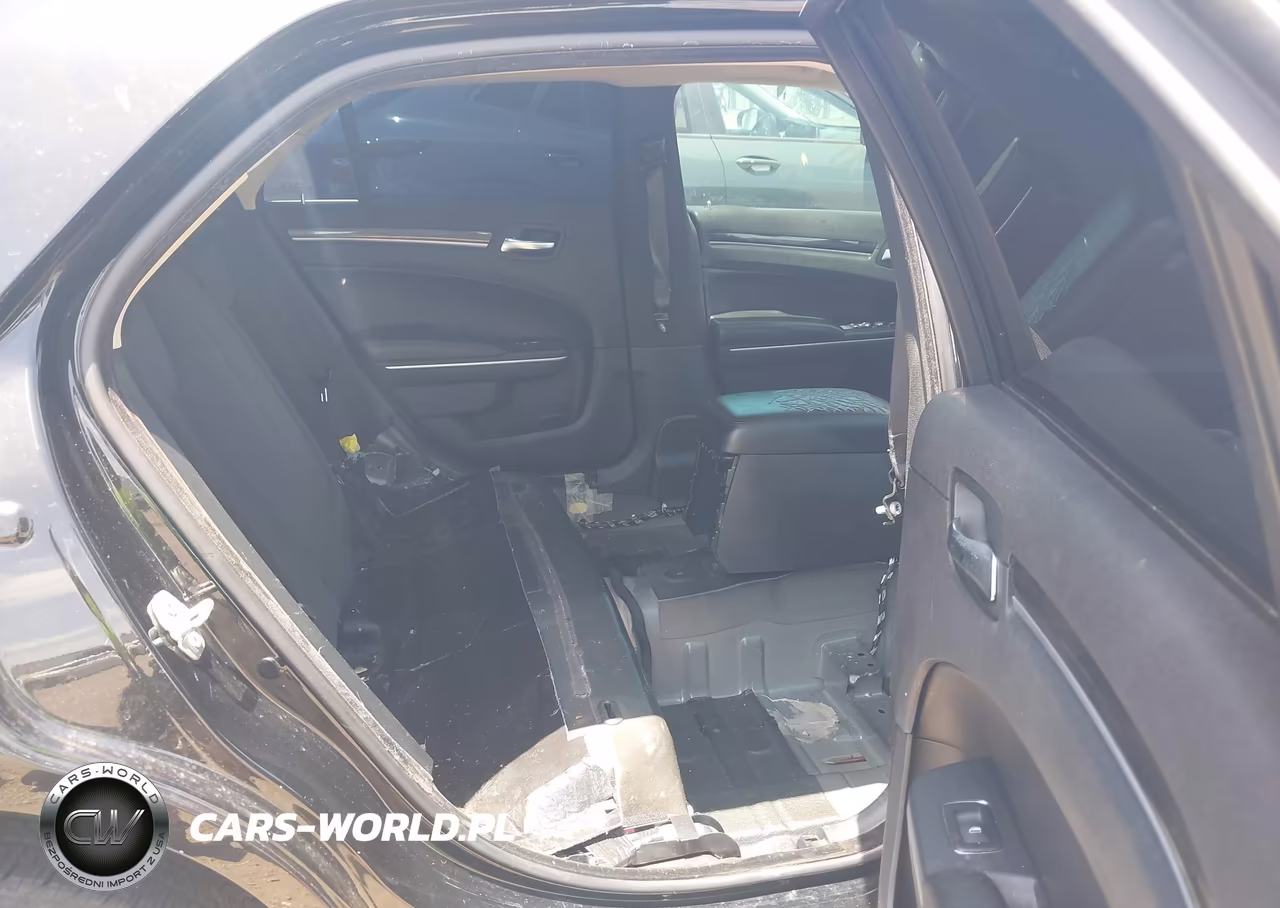 2019 Chrysler 300 Touring VIN:2C3CCAAG4KH501093 - 8