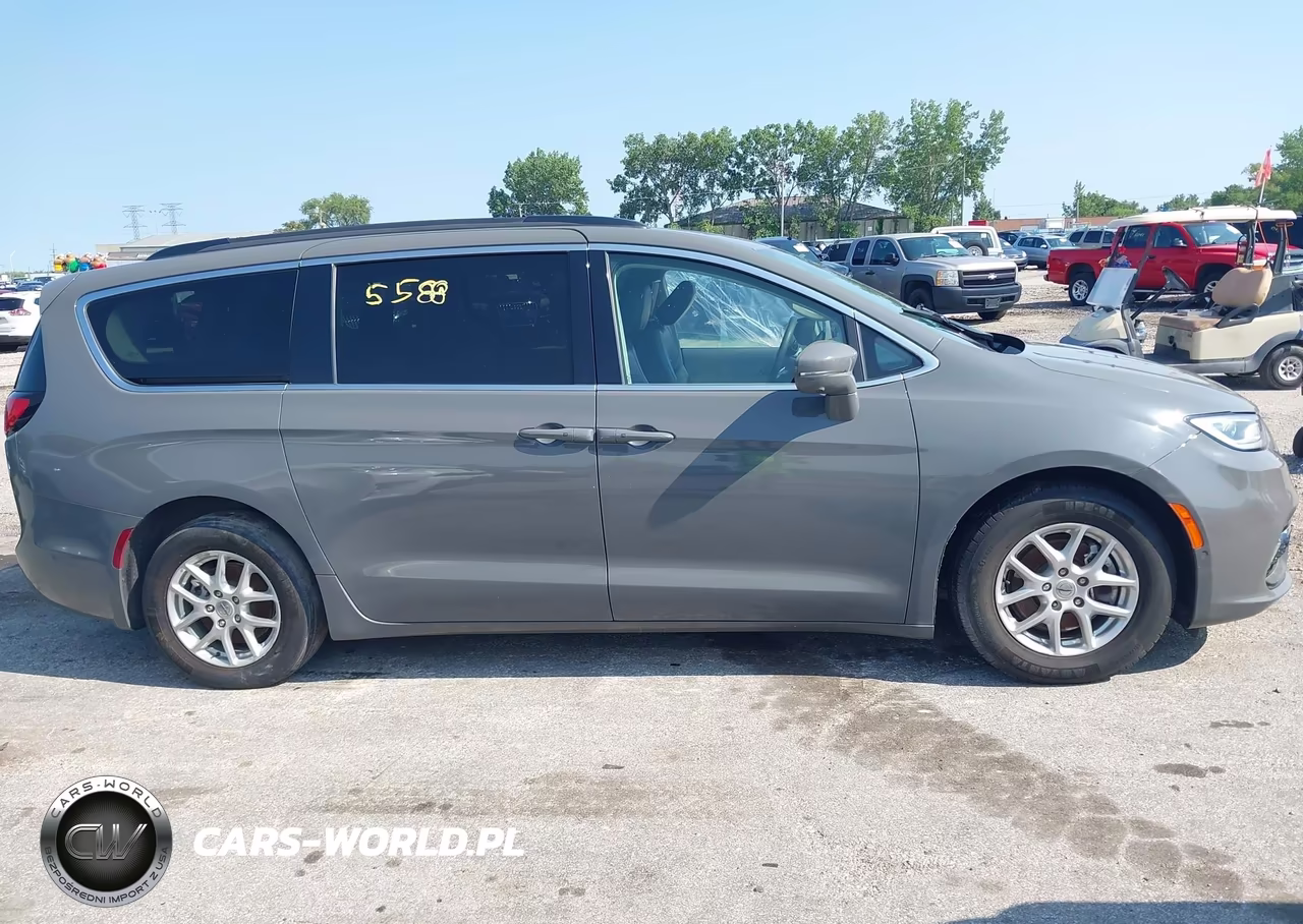 2022 Chrysler Pacifica Touring L VIN:2C4RC1BG9NR123579 - 13