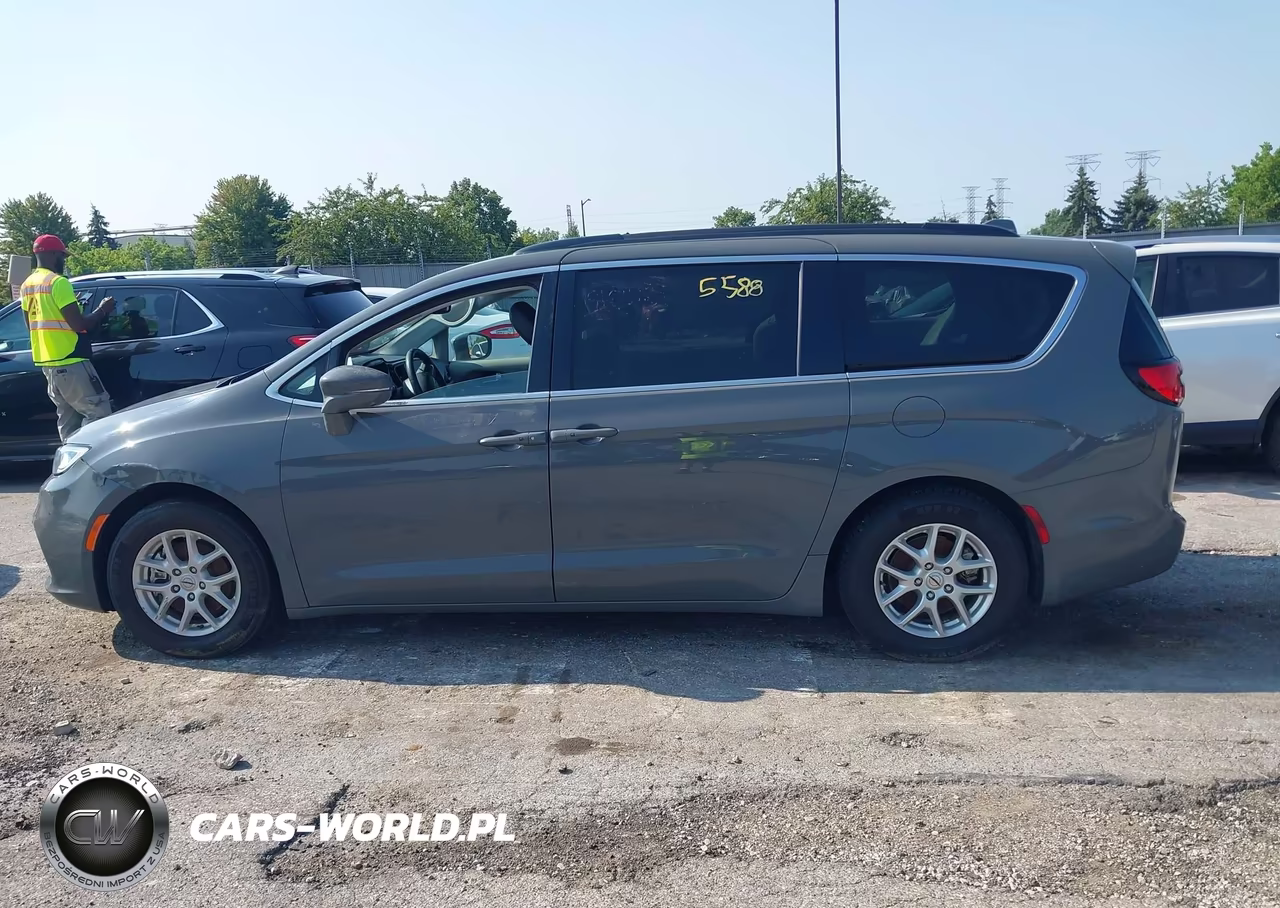 2022 Chrysler Pacifica Touring L VIN:2C4RC1BG9NR123579 - 14