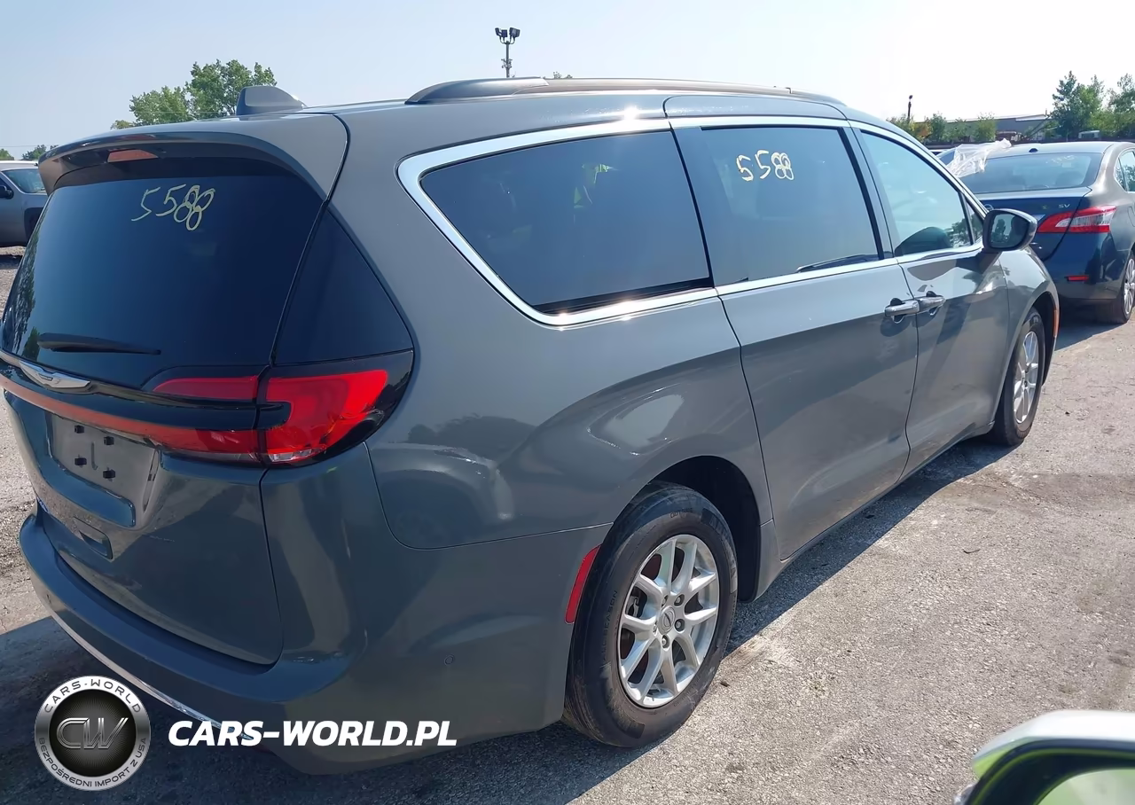 2022 Chrysler Pacifica Touring L VIN:2C4RC1BG9NR123579 - 4