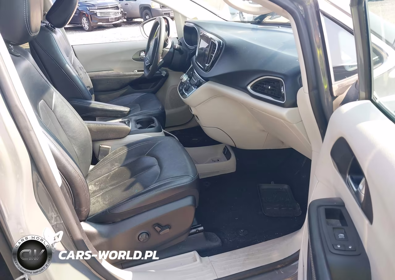 2022 Chrysler Pacifica Touring L VIN:2C4RC1BG9NR123579 - 5
