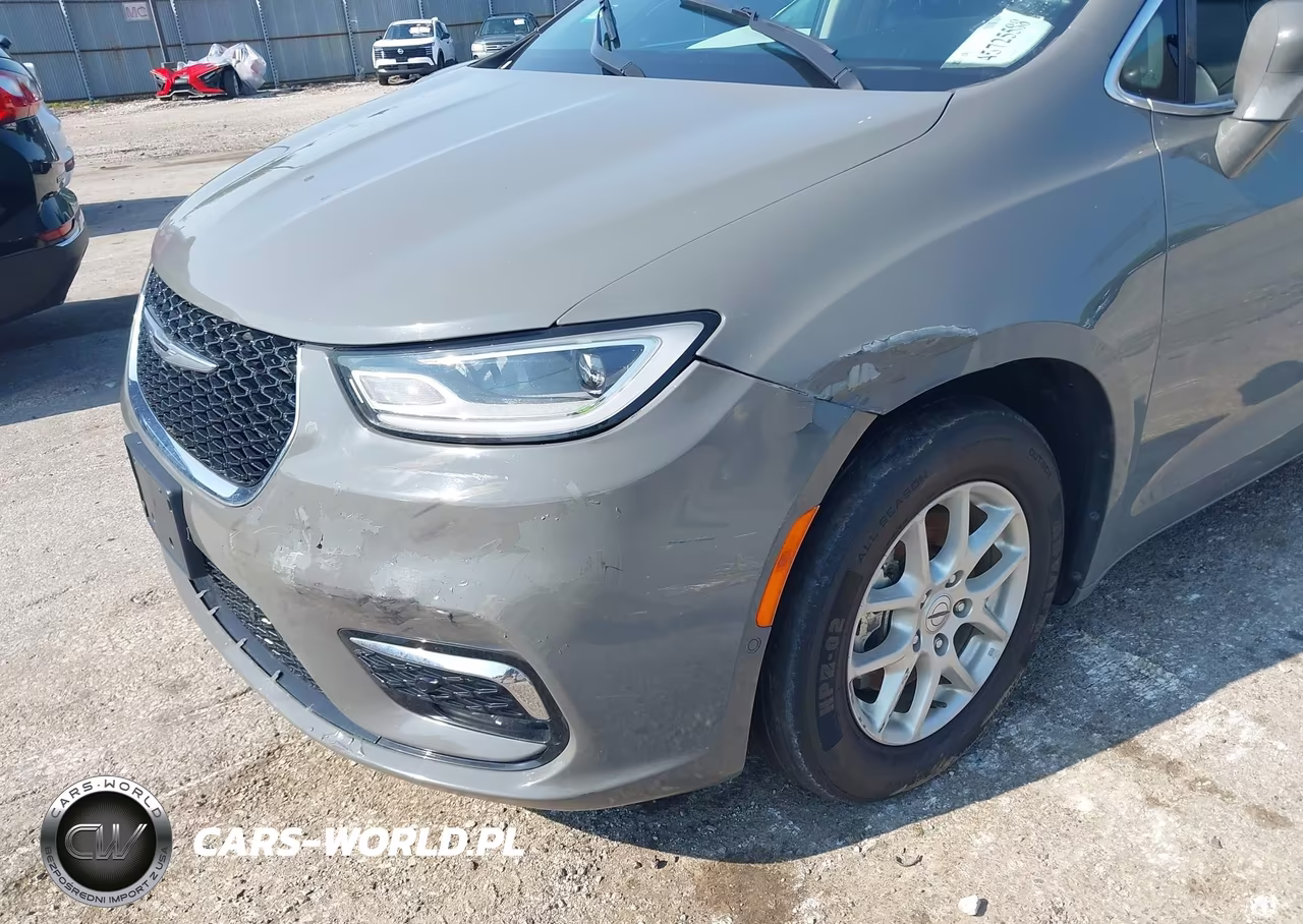 2022 Chrysler Pacifica Touring L VIN:2C4RC1BG9NR123579 - 6