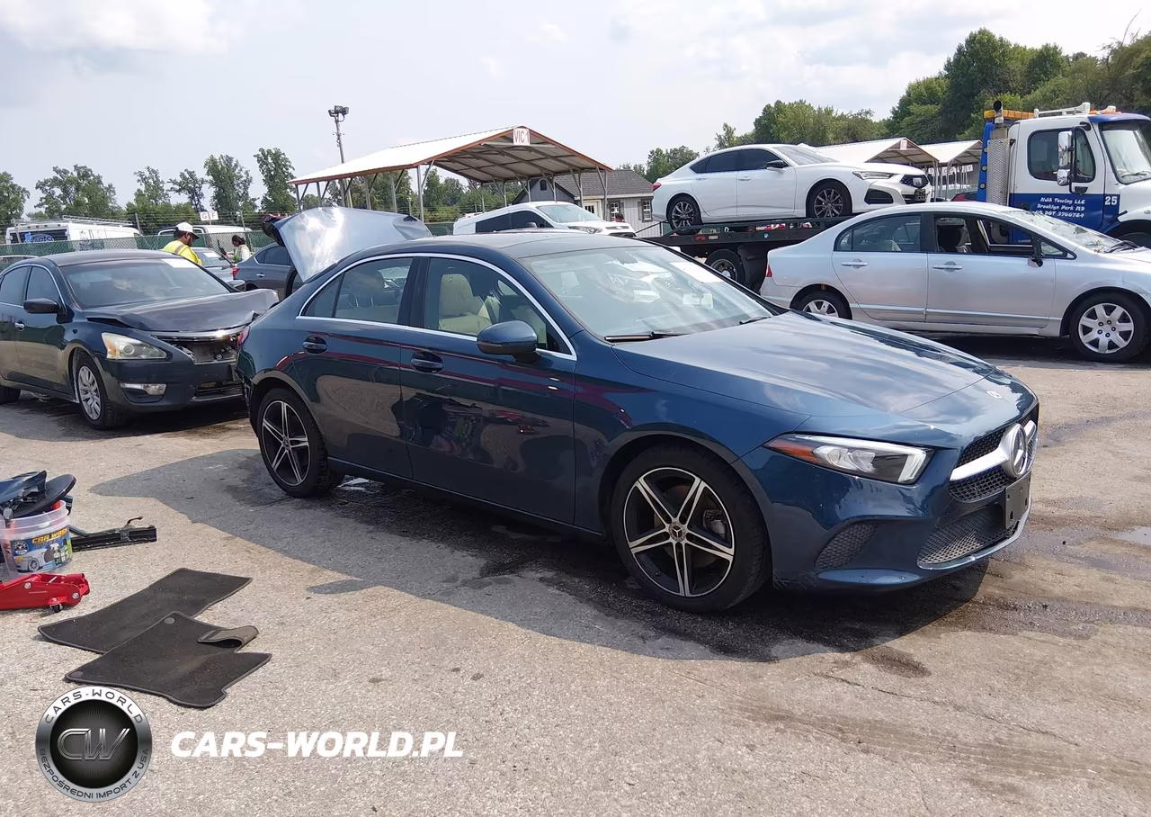 2022 Mercedes-Benz A 220 – zdjęcie 1 z 17