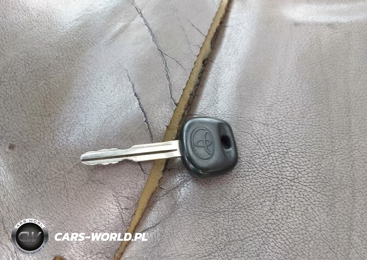 2004 Toyota Sequoia Limited V8 VIN:5TDBT48A04S233593 - 11