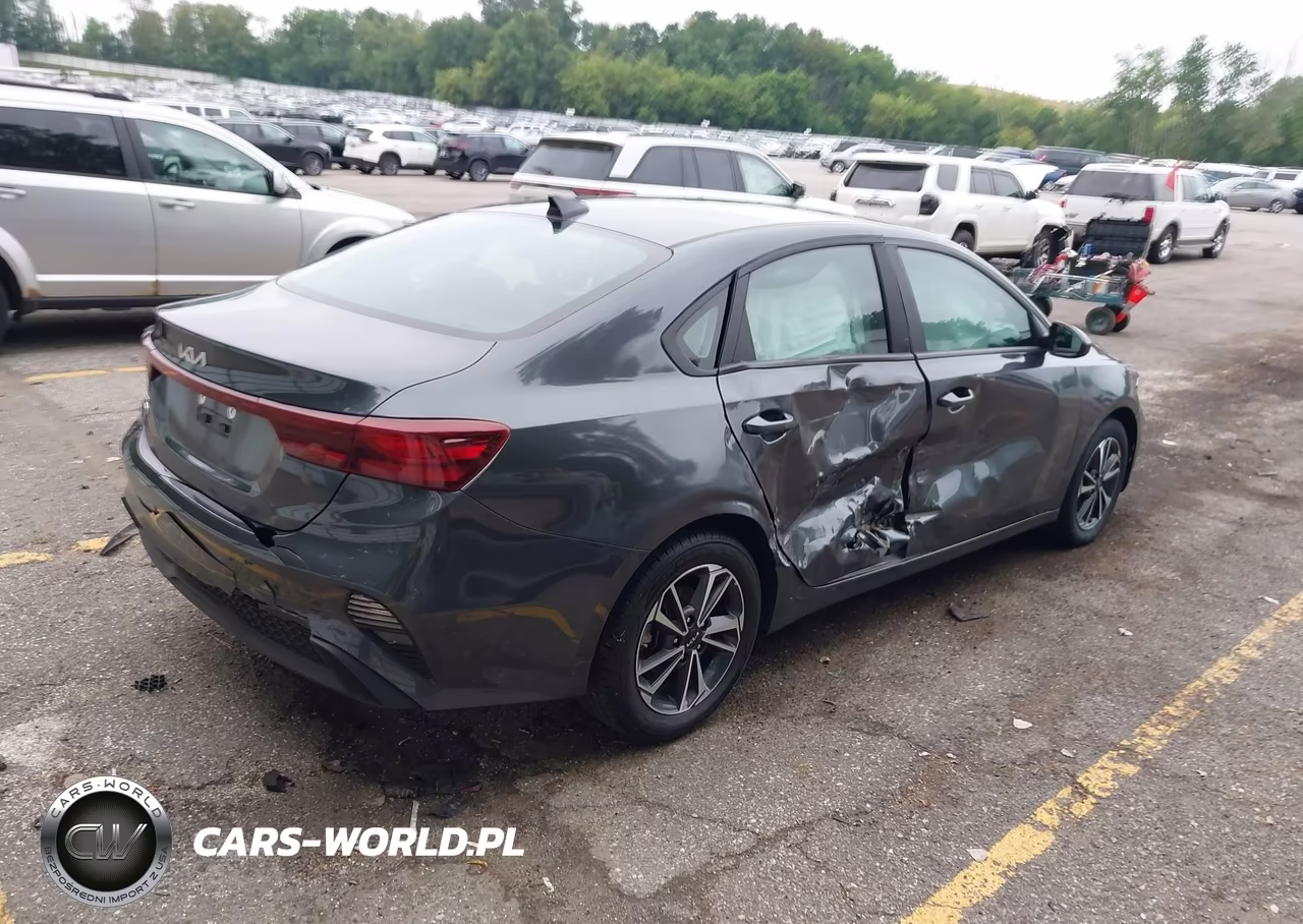 2023 Kia Forte Lxs VIN:3KPF24AD6PE683417 - 4