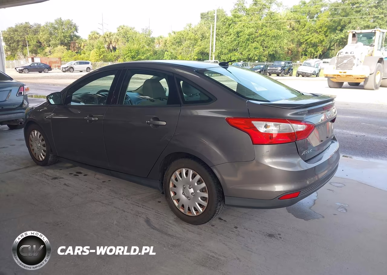 2013 Ford Focus Se VIN:1FADP3F22DL321443 - 3