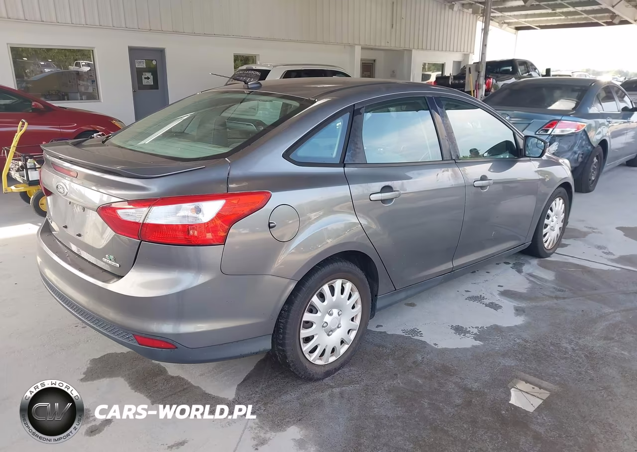2013 Ford Focus Se VIN:1FADP3F22DL321443 - 4