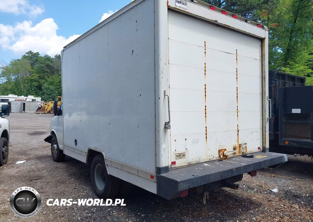 2008 Chevrolet Express Cutaway Work Van VIN:1GBJG31K181165874 - 3
