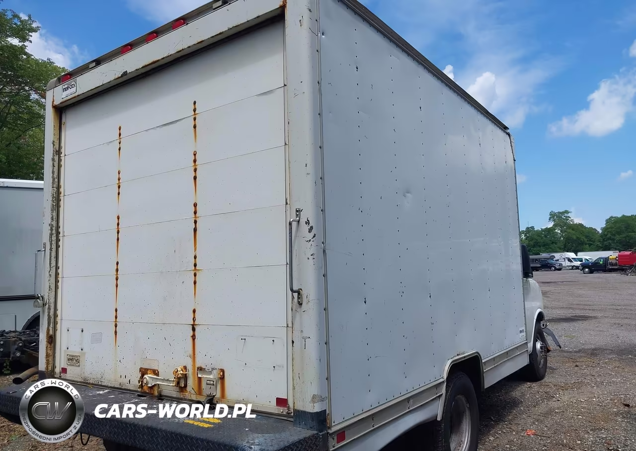 2008 Chevrolet Express Cutaway Work Van VIN:1GBJG31K181165874 - 4