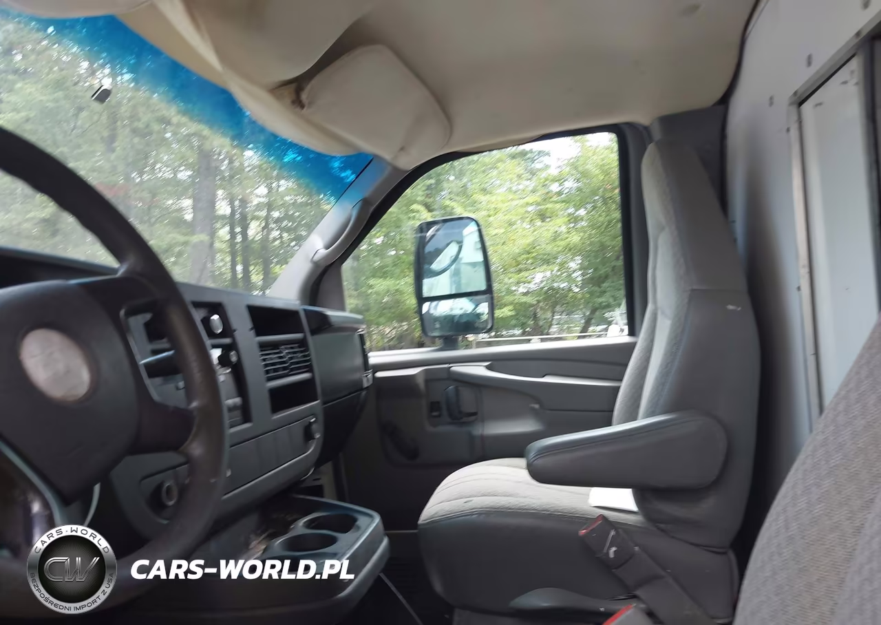 2008 Chevrolet Express Cutaway Work Van VIN:1GBJG31K181165874 - 6
