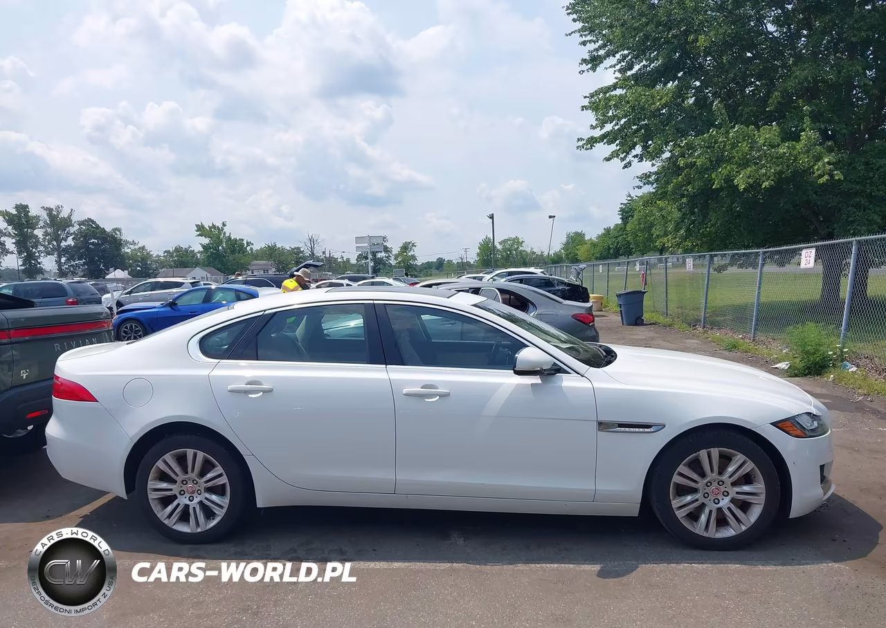 2016 Jaguar Xf 35T Premium VIN:SAJBJ4BV3GCY17558 - 13
