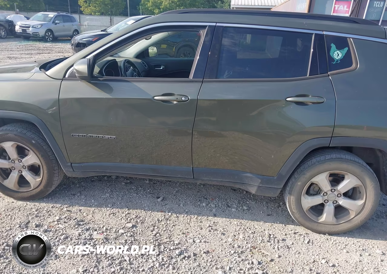 2018 Jeep Compass Latitude 4X4 VIN:3C4NJDBB2JT418492 - 14