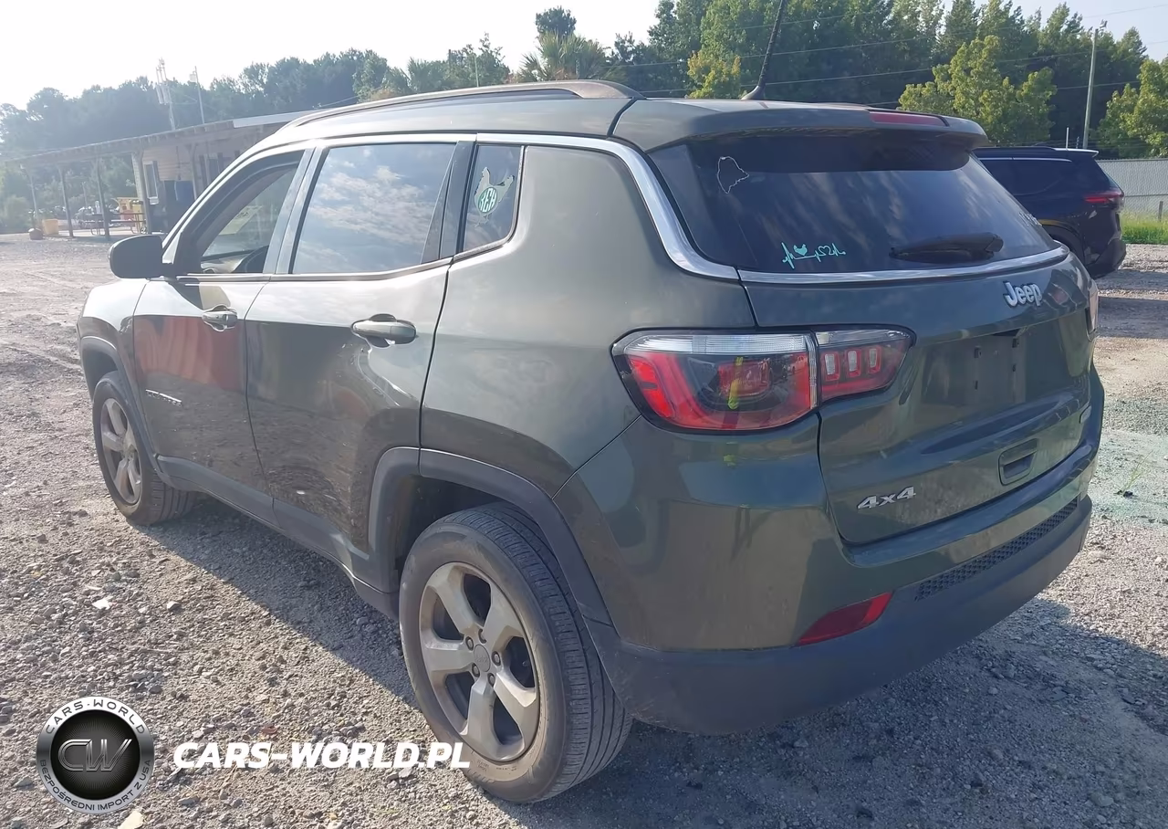 2018 Jeep Compass Latitude 4X4 VIN:3C4NJDBB2JT418492 - 3
