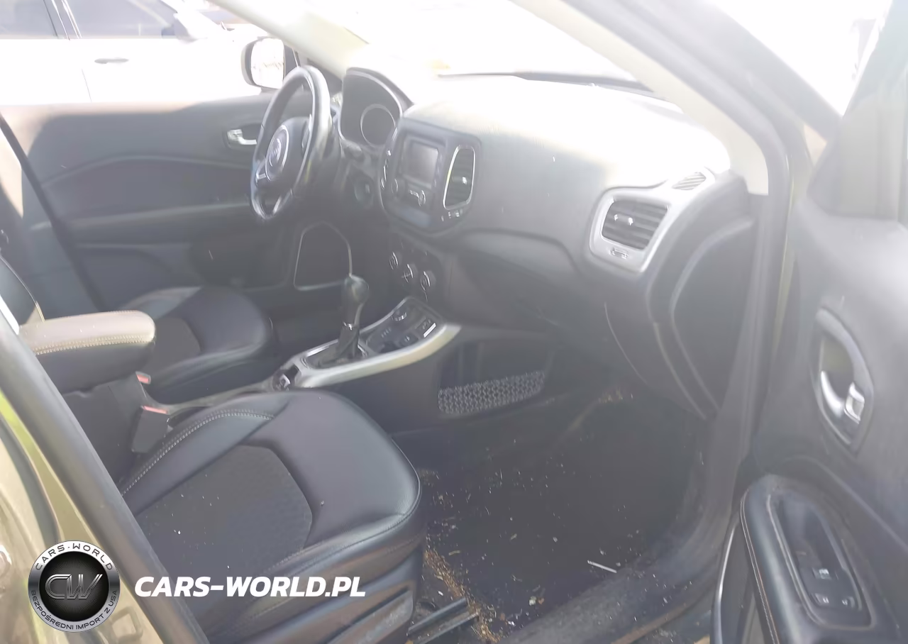 2018 Jeep Compass Latitude 4X4 VIN:3C4NJDBB2JT418492 - 5