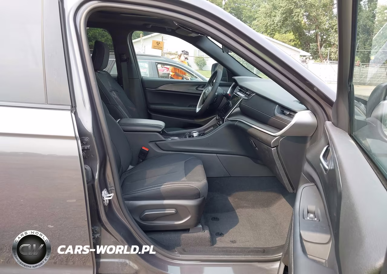 2025 Jeep Grand Cherokee L Laredo X 4X4 VIN:1C4RJKAGXS8712046 - 5