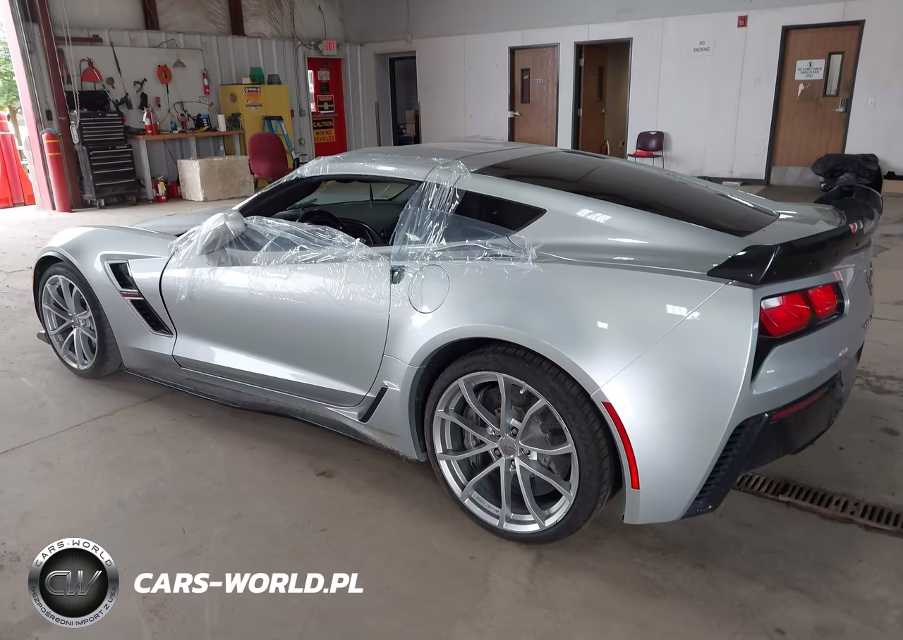 2017 Chevrolet Corvette Grand Sport VIN:1G1YV2D73H5105355 - 3