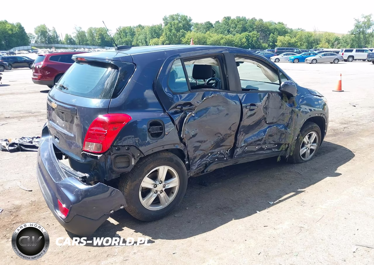2018 Chevrolet Trax Ls VIN:3GNCJNSB8JL311483 - 4