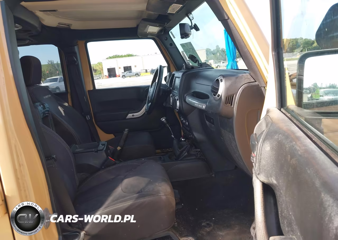 2014 Jeep Wrangler Unlimited Rubicon VIN:1C4HJWFGXEL112155 - 5
