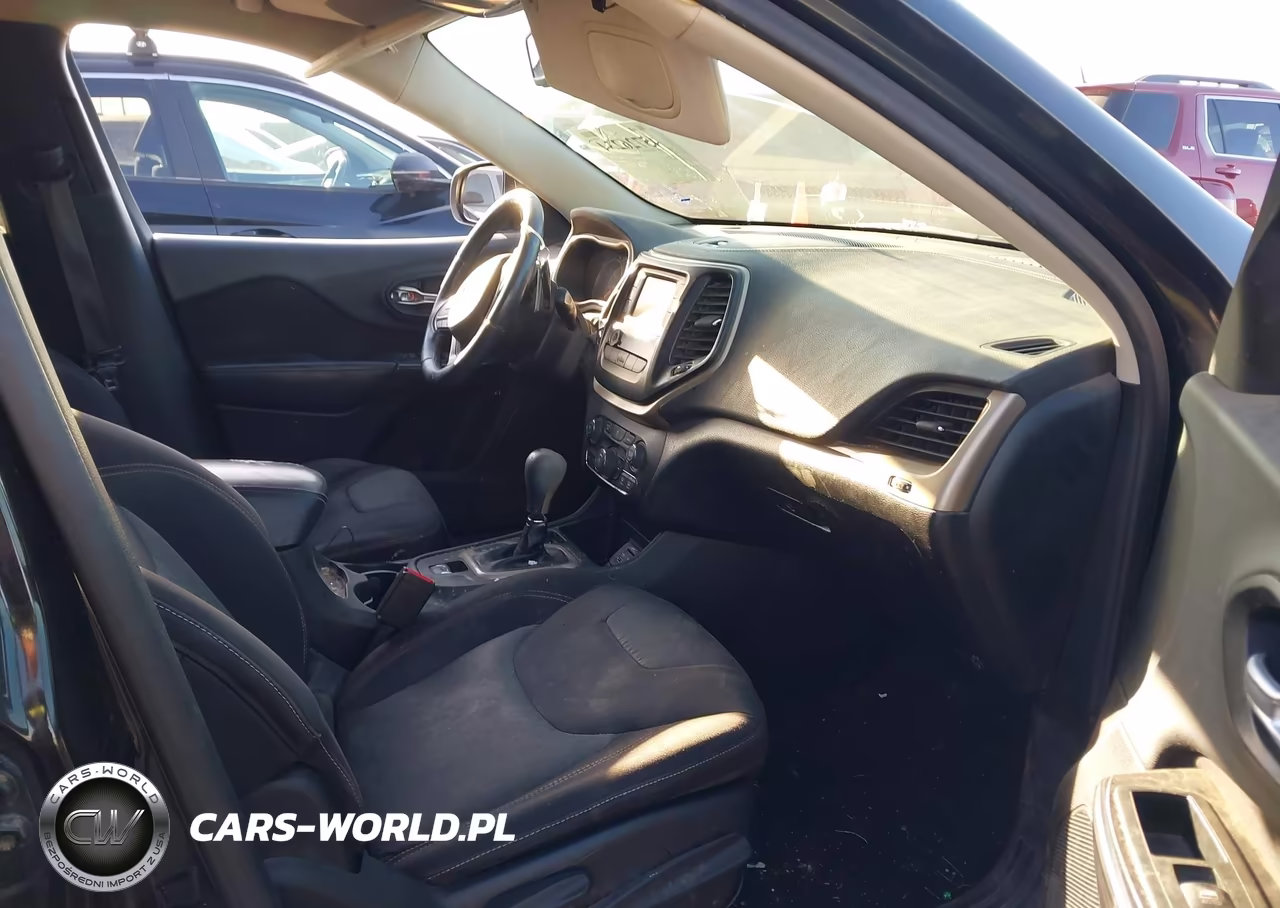2014 Jeep Cherokee Latitude VIN:1C4PJLCB8EW162795 - 5