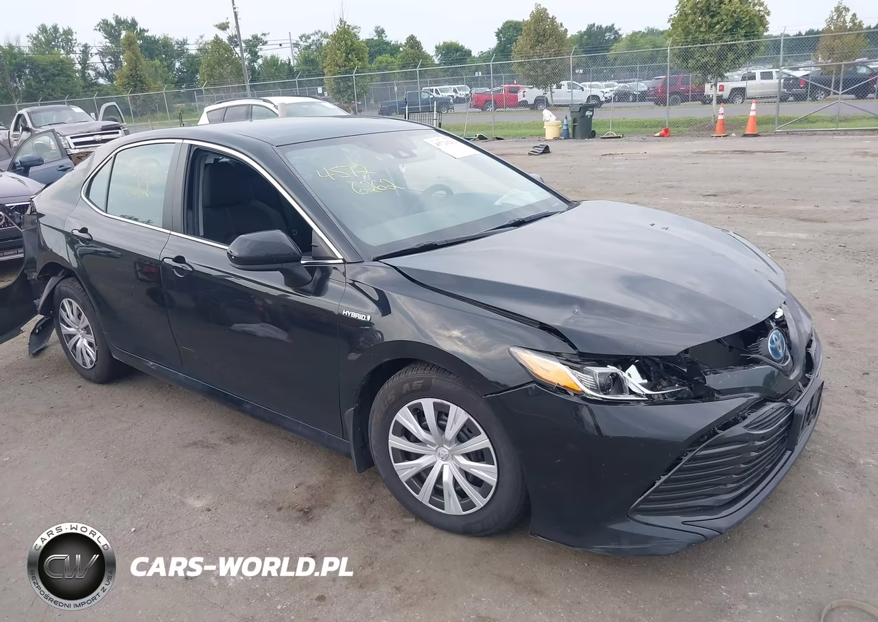 2020 Toyota Camry Le Hybrid – zdjęcie 1 z 16
