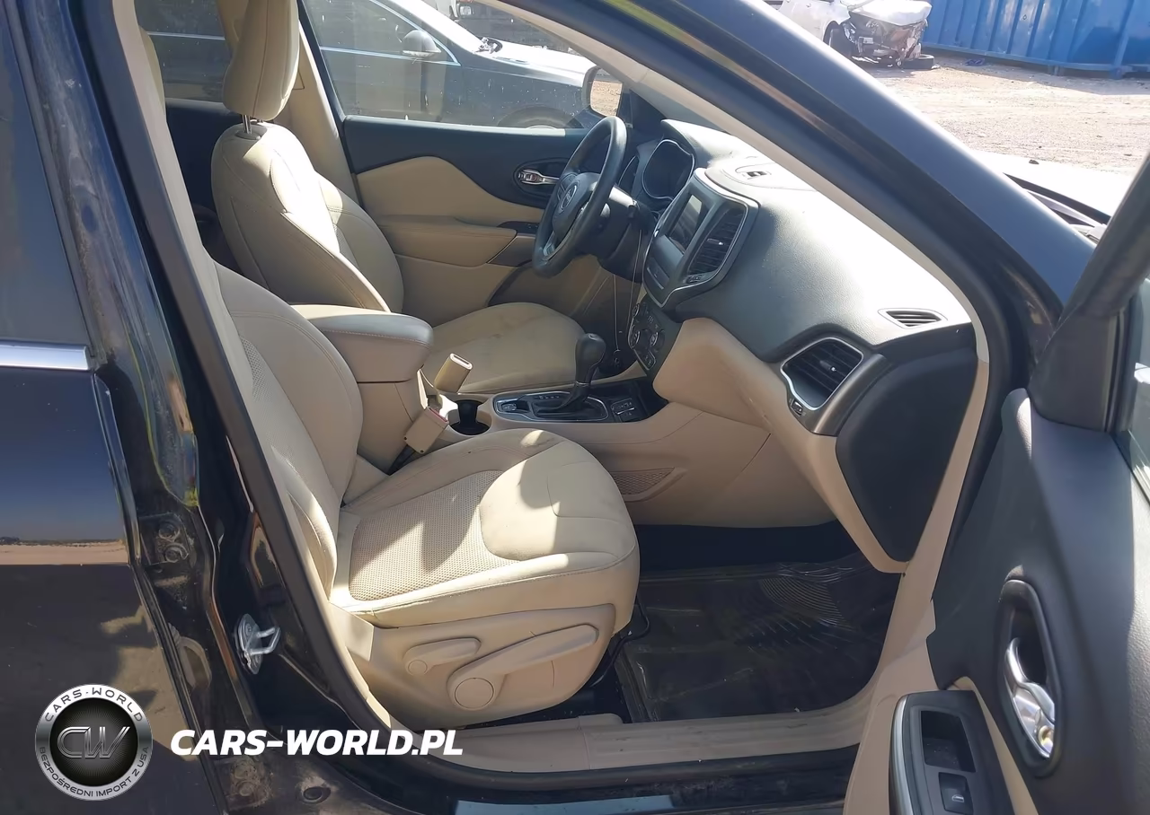 2019 Jeep Cherokee Latitude Fwd VIN:1C4PJLCX9KD312755 - 5