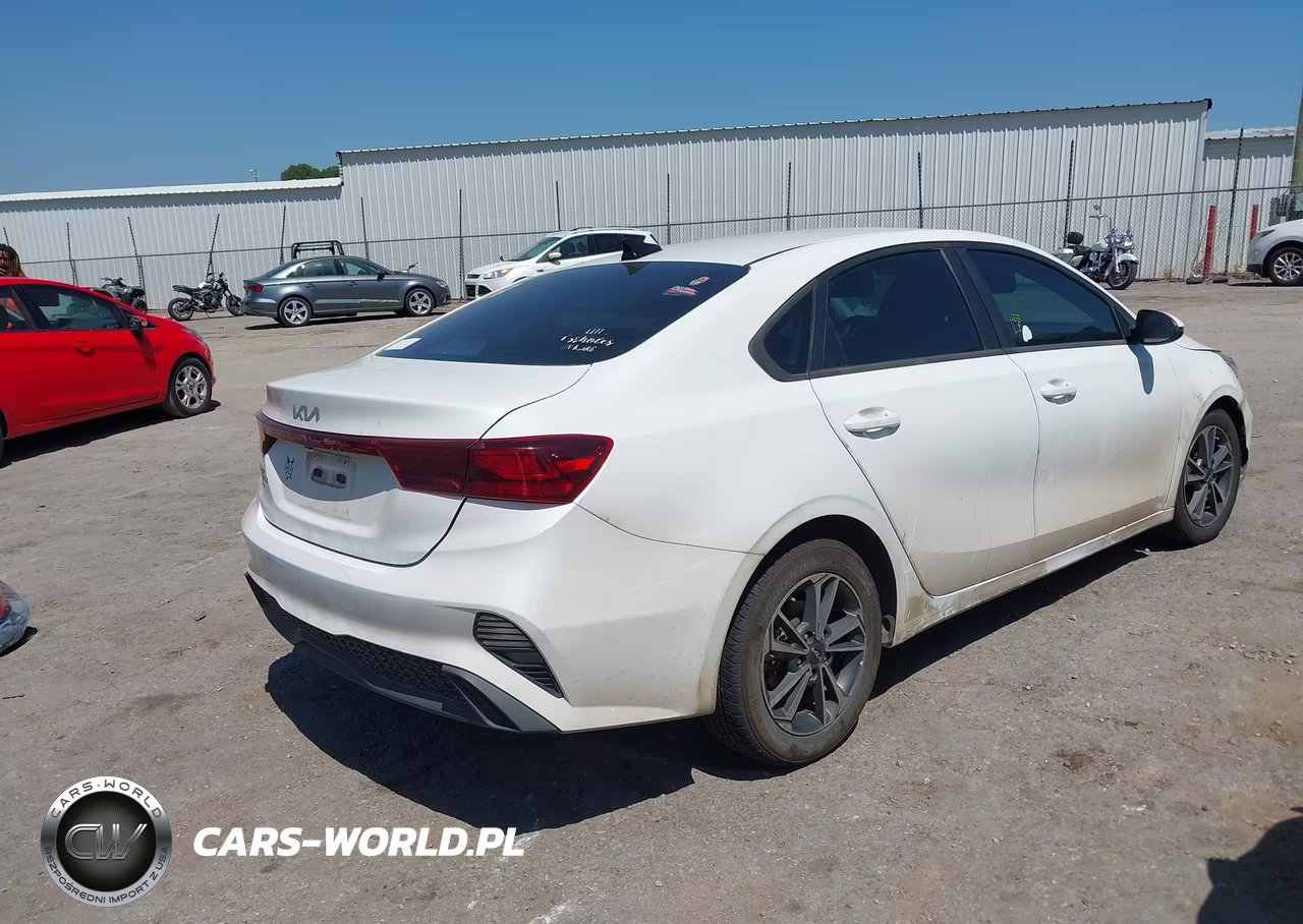 2022 Kia Forte Lxs VIN:3KPF24AD4NE475503 - 4