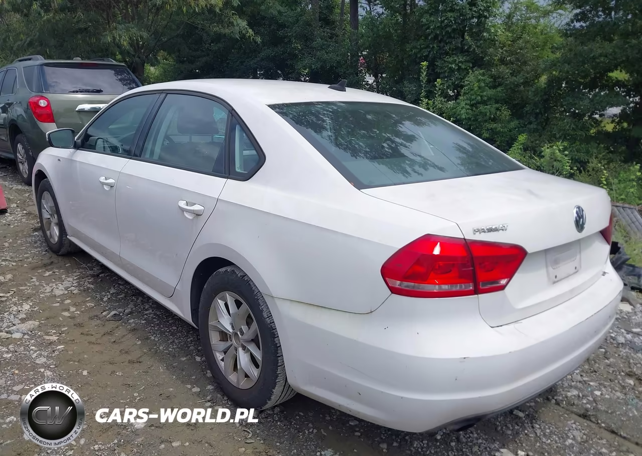 2015 Volkswagen Passat 1.8T Wolfsburg Edition VIN:1VWAT7A36FC004085 - 3