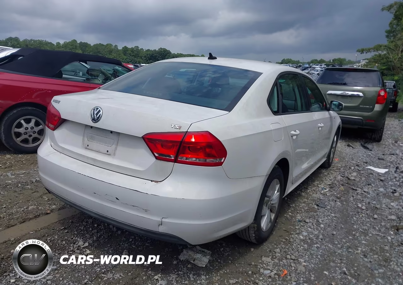2015 Volkswagen Passat 1.8T Wolfsburg Edition VIN:1VWAT7A36FC004085 - 4