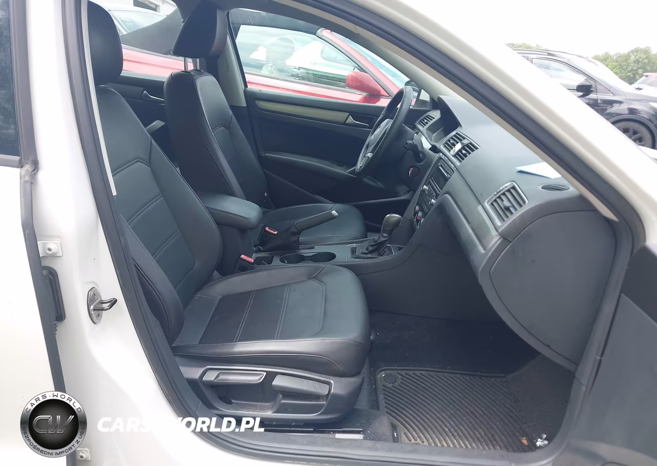 2015 Volkswagen Passat 1.8T Wolfsburg Edition VIN:1VWAT7A36FC004085 - 5