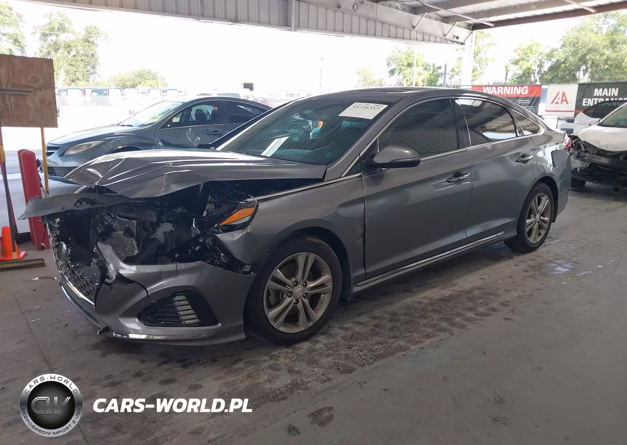 2018 Hyundai Sonata Sport VIN:5NPE34AF8JH680564 - 2